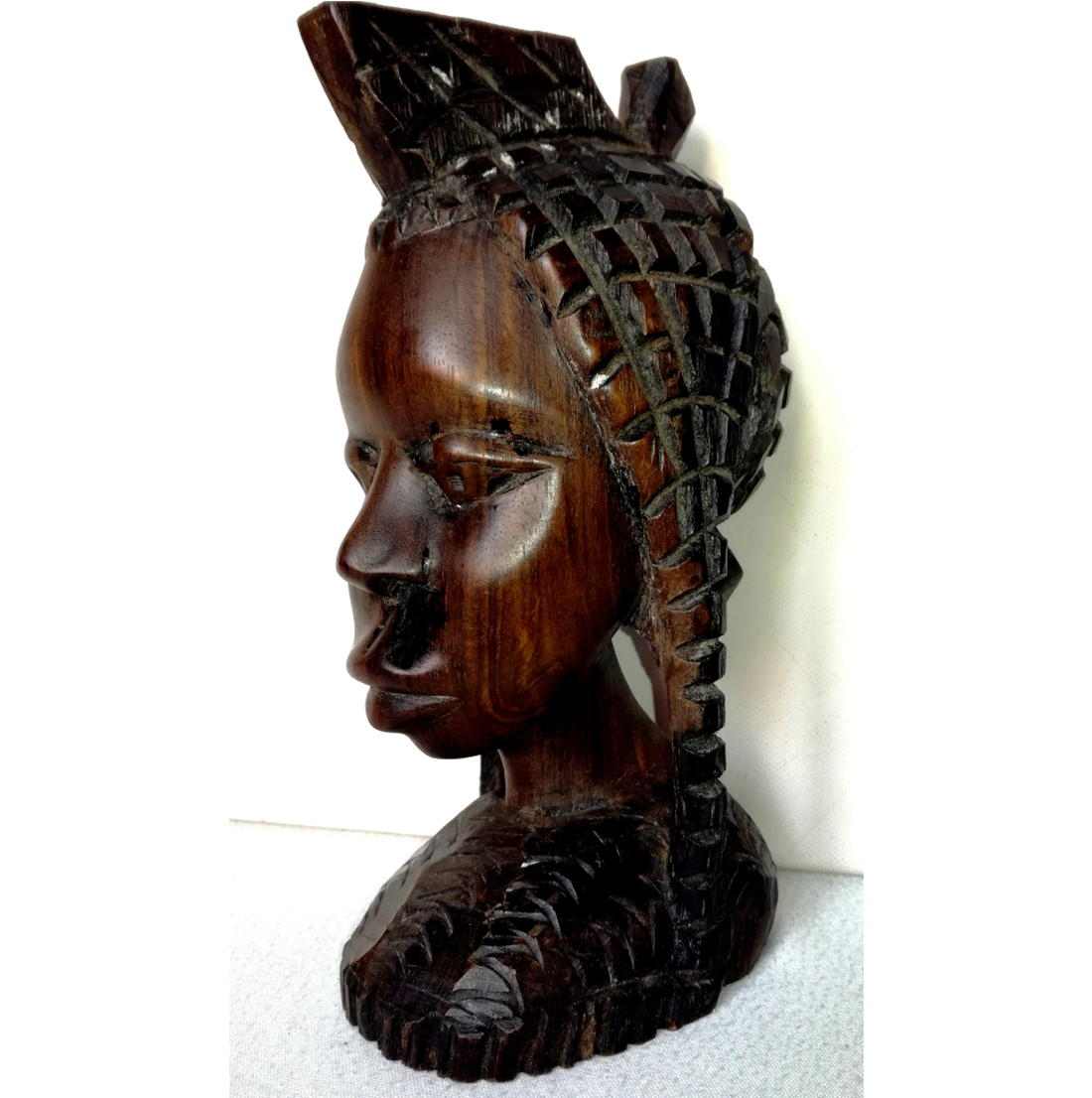Statuie sculptată din lemn de fier african - arte vizuale și accesorii  - sculptură - statuie lemn - Artynos.ro