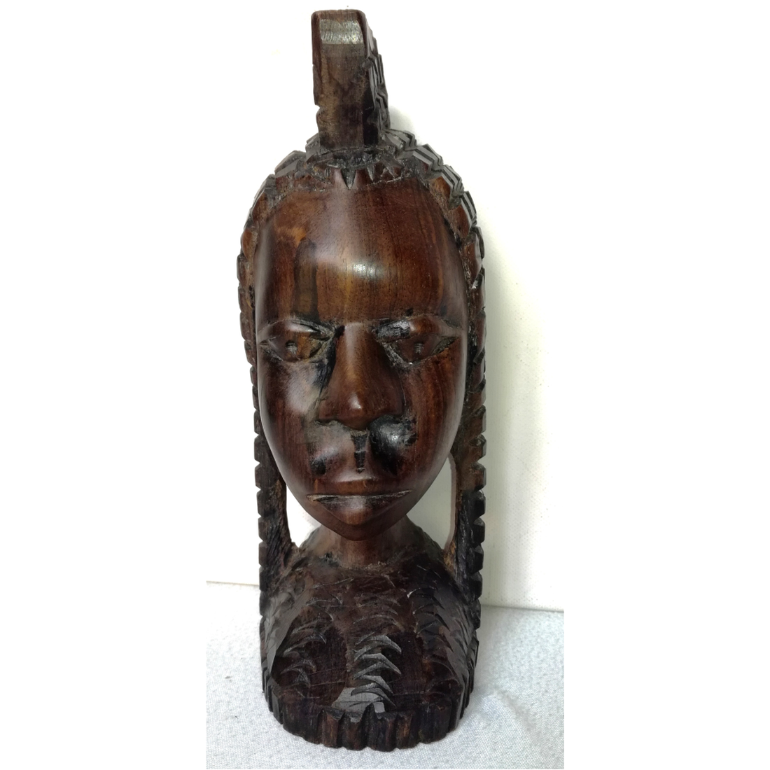 Statuie sculptată din lemn de fier african - arte vizuale și accesorii  - sculptură - statuie lemn - Artynos.ro