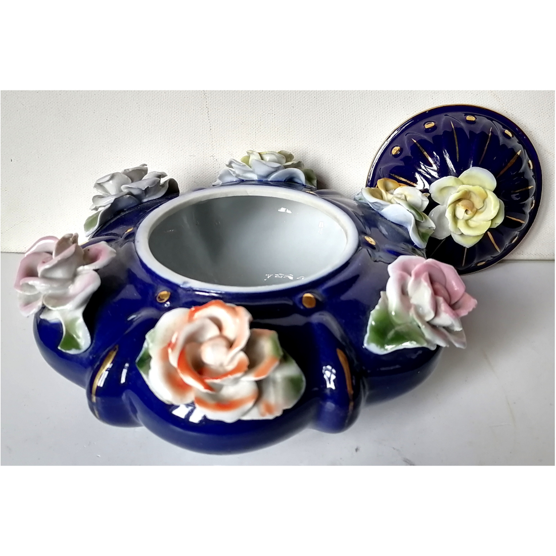 Bonbonieră frumoasă din porțelan cu trandafir - casă & stil de viață - decorațiuni de casă - decorațiuni de masă și rafturi - boluri decorative - Artynos.ro