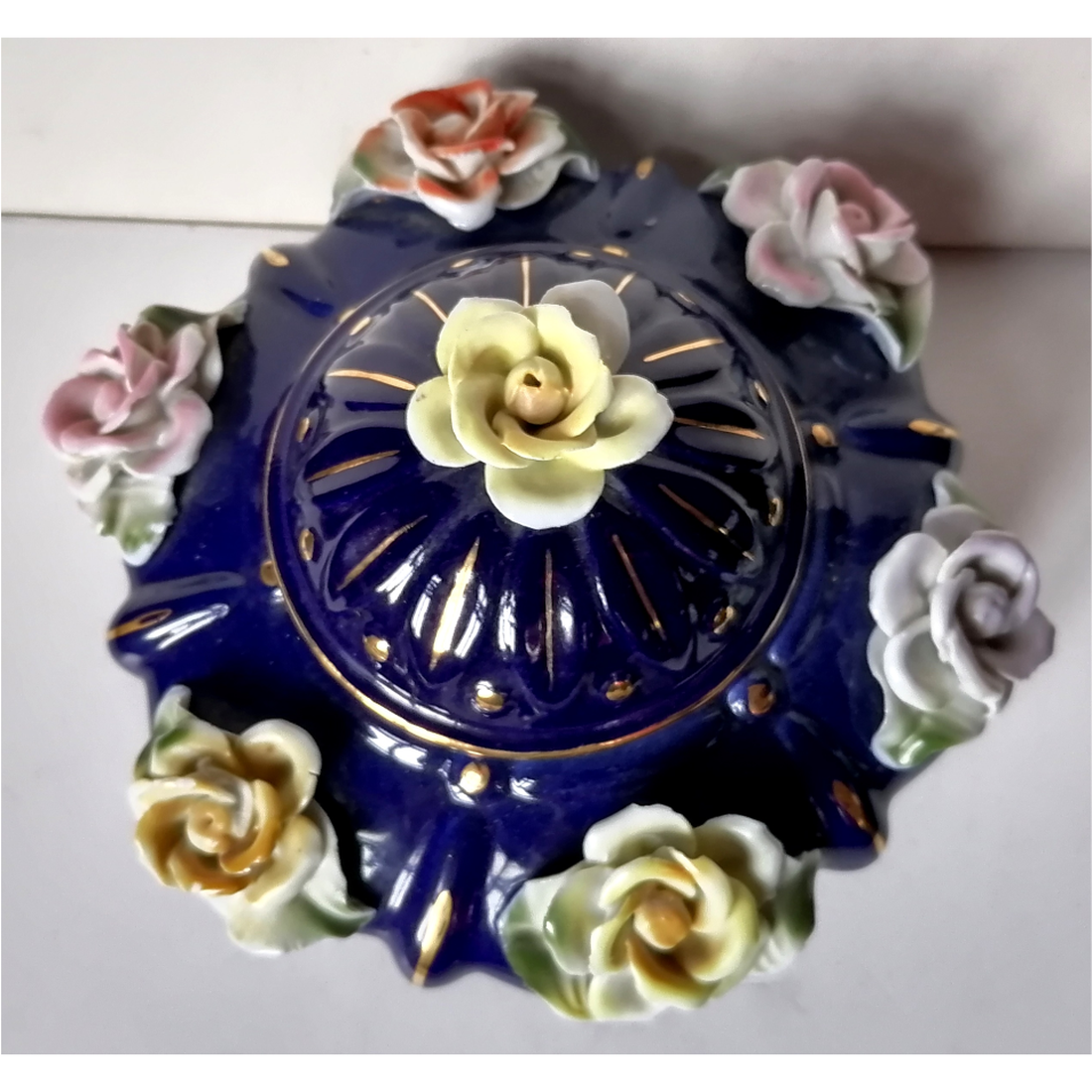 Bonbonieră frumoasă din porțelan cu trandafir - casă & stil de viață - decorațiuni de casă - decorațiuni de masă și rafturi - boluri decorative - Artynos.ro