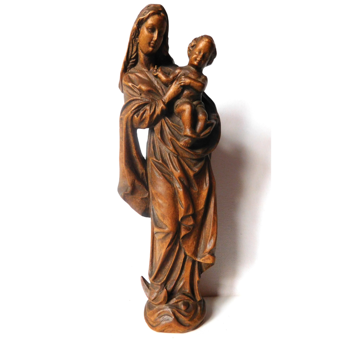 Madonna cu Semiluna, statuie sculptată din lemn - arte vizuale și accesorii  - sculptură - statuie lemn - Artynos.ro