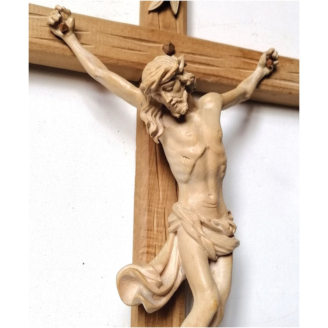 Crucifix mare sculptat manual al lui Isus - casă & stil de viață - accesorii religioase - cruce - Artynos.ro