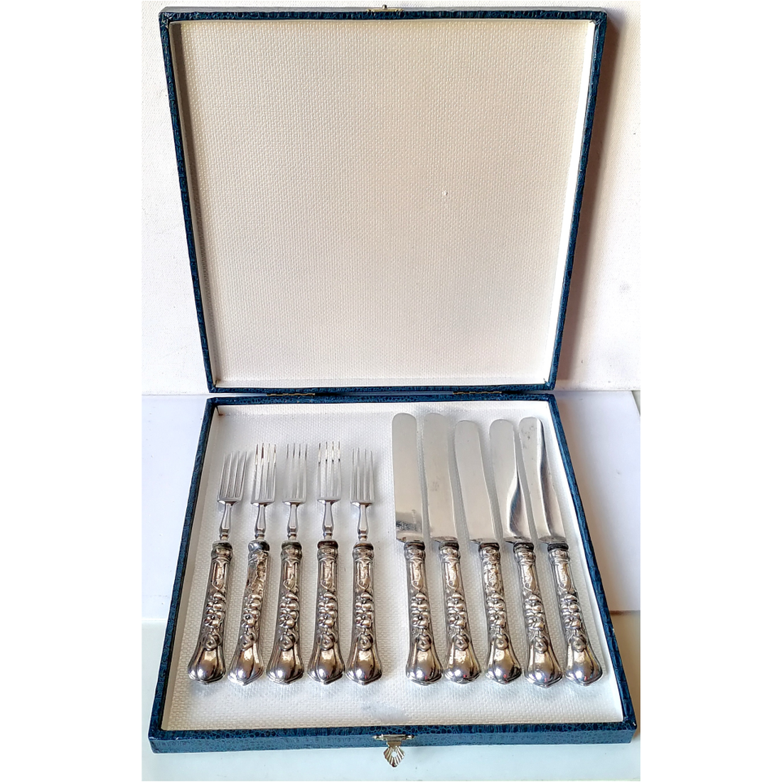 Set de tacâmuri antice din argint 812, vechi de 208 ani - casă & stil de viață - echipamente de bucătărie - accesorii de servire - linguri și furculițe artizanale - Artynos.ro