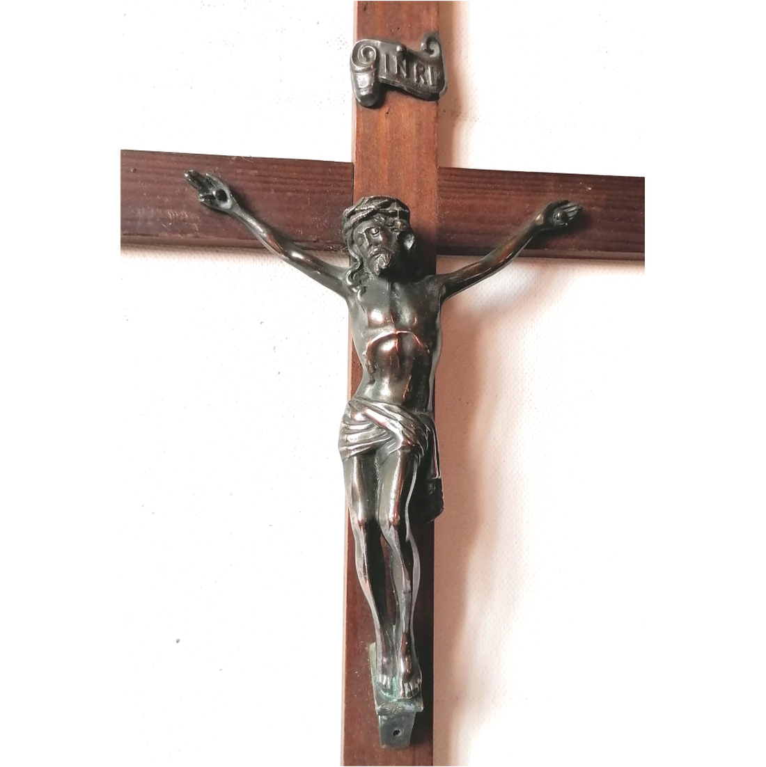 Frumosul Iisus din bronz pe un crucifix din lemn - casă & stil de viață - accesorii religioase - cruce - Artynos.ro