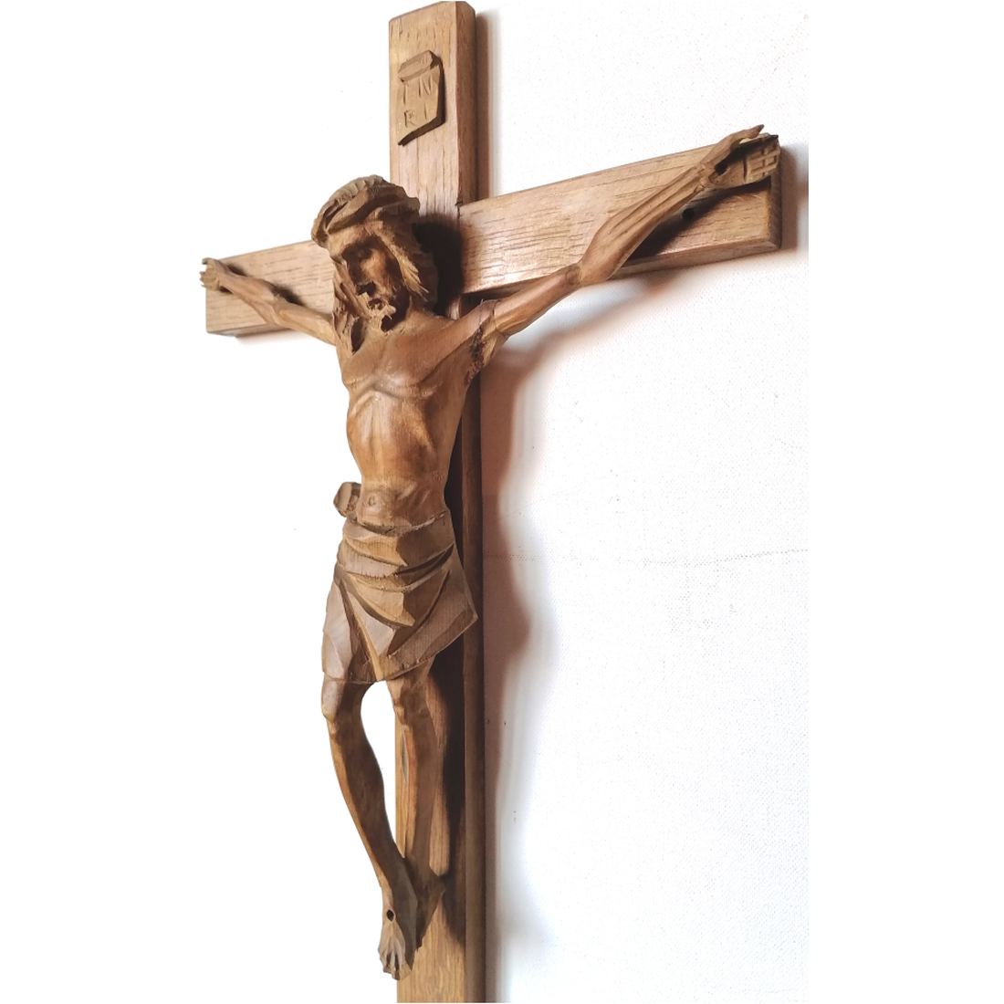 Crucifixul lui Isus, sculptat în stil antic, frumos și mare - casă & stil de viață - accesorii religioase - cruce - Artynos.ro