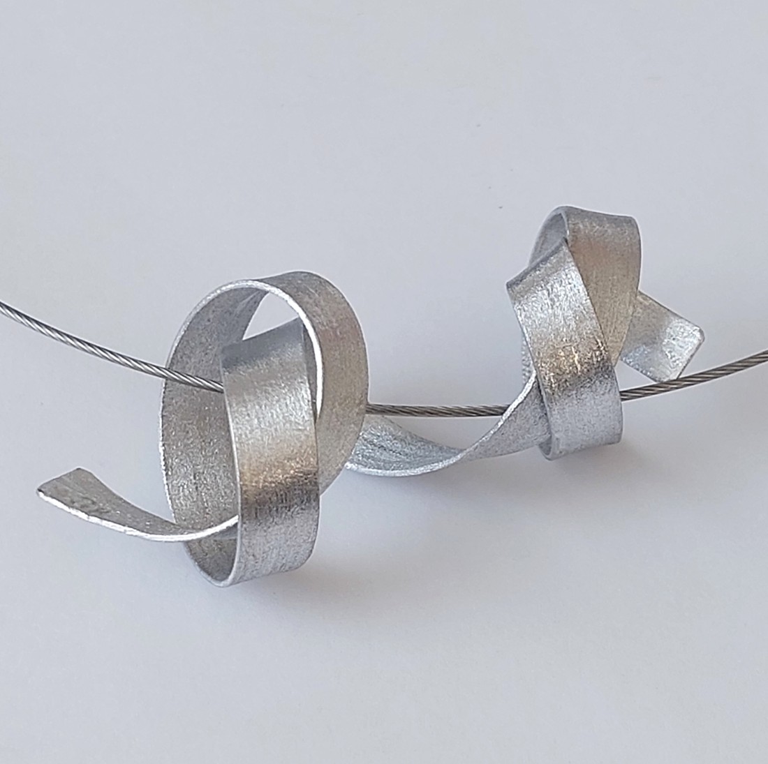 Colier BUTTON din aluminiu -  - Artynos.ro Colier BUTTON din aluminiu -  - Artynos.ro