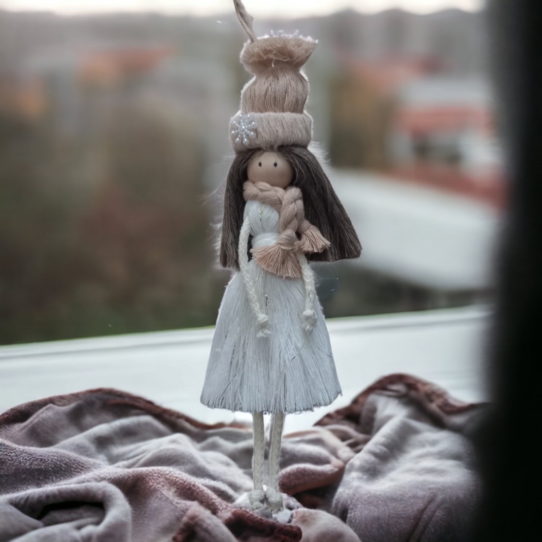 Makramé ornament pom de Crăciun - păpușă în set de iarnă - crăciun - decorațiuni de crăciun de casă - Artynos.ro Makramé ornament pom de Crăciun - păpușă în set de iarnă - crăciun - decorațiuni de crăciun de casă - Artynos.ro