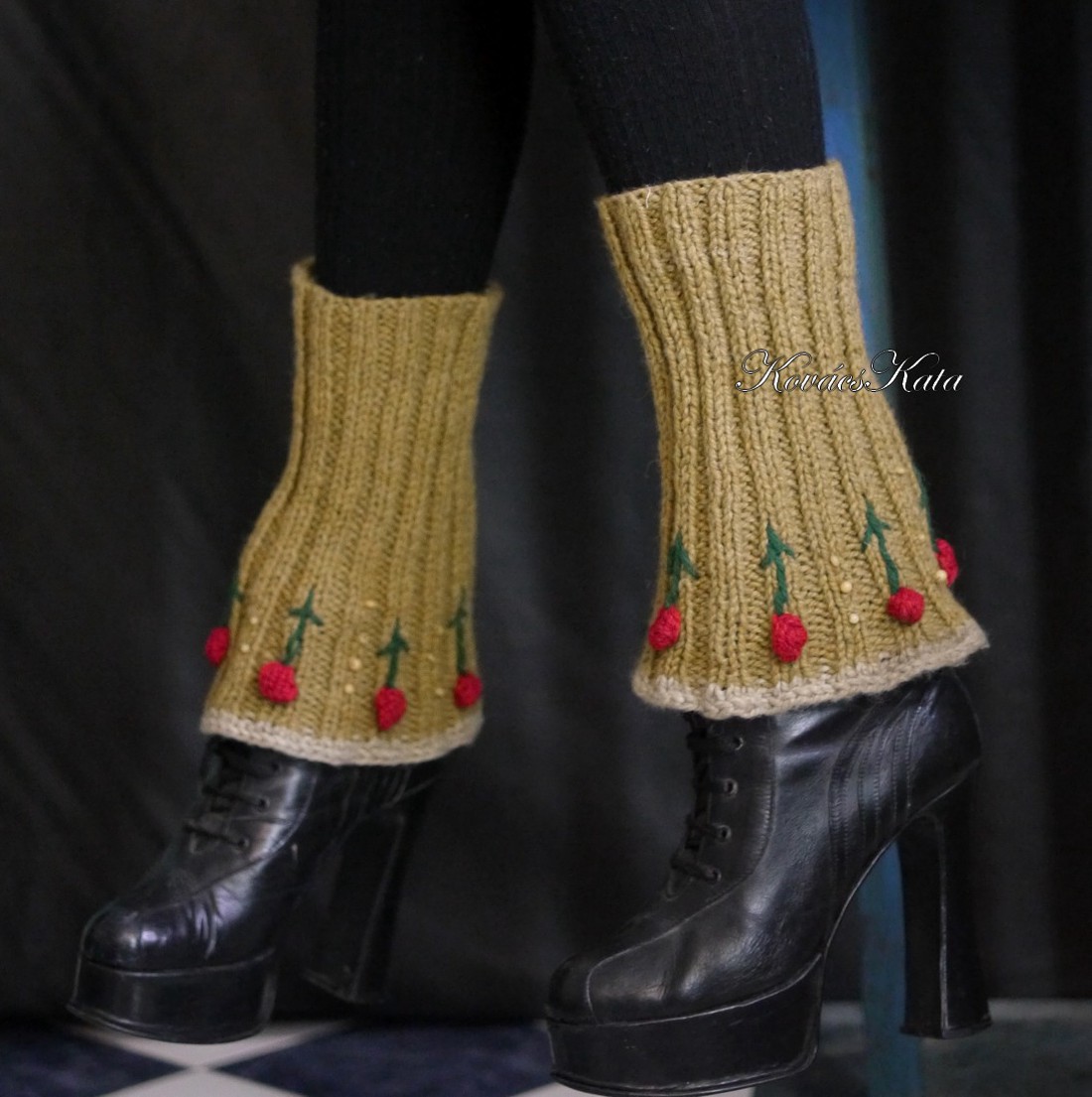 BIBI - tricotată manual  - îmbrăcăminte și modă - pantofi, papuci, șosete - încălzitor picioare - Artynos.ro