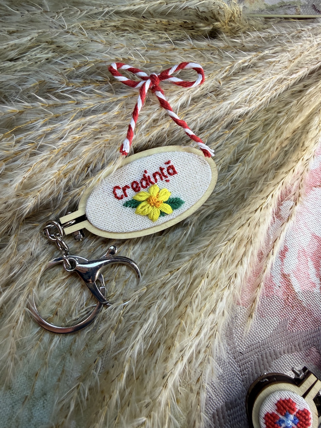 Breloc mini gherghef - genți și portofele - accesorii genți - breloc - Artynos.ro