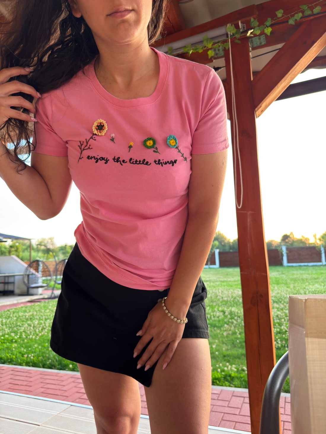 Tricou cu broderie manuala - îmbrăcăminte și modă - haine damă - tricou și top de damă - Artynos.ro