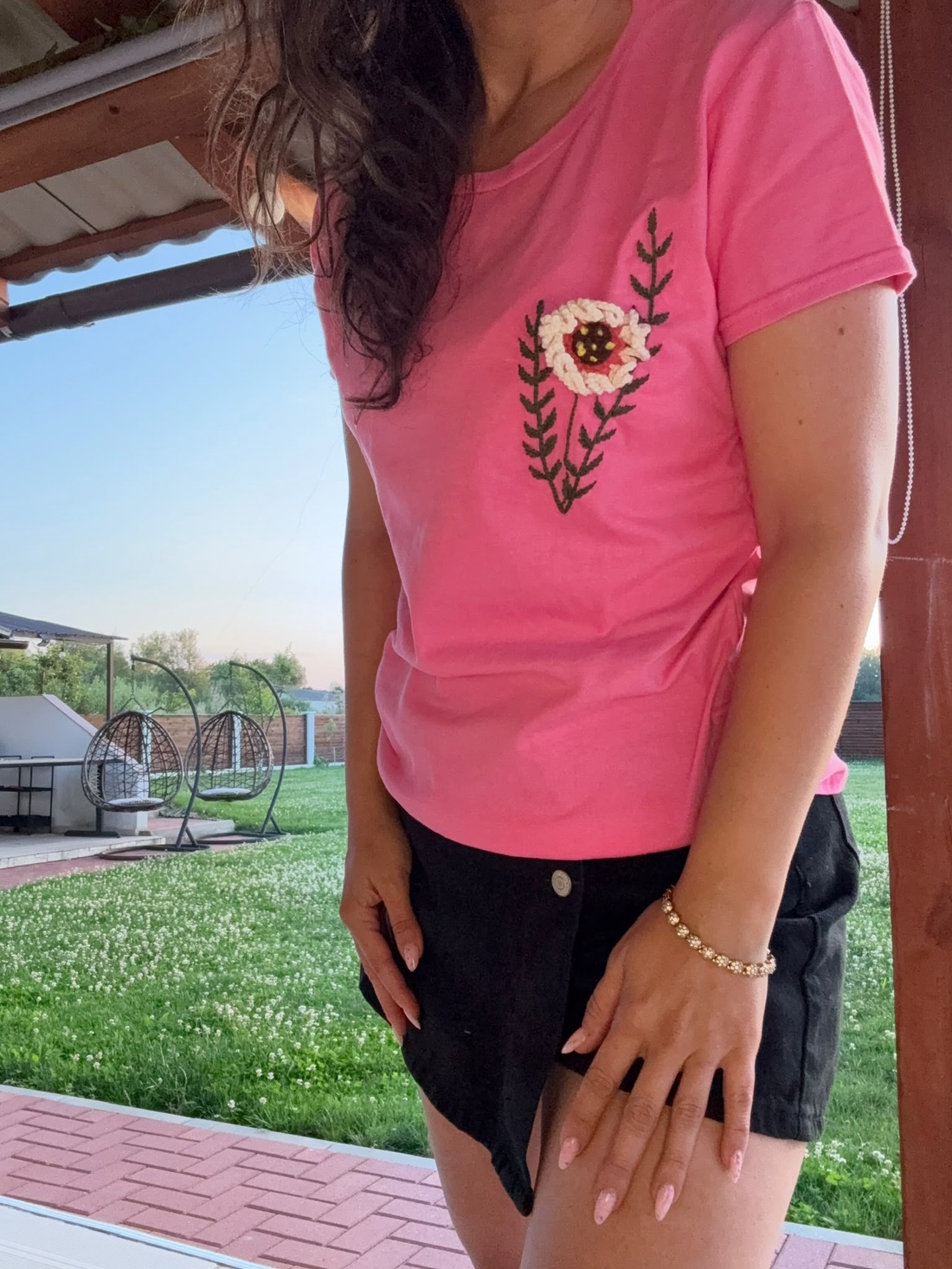 Tricou cu broderie manuala - îmbrăcăminte și modă - haine damă - tricou și top de damă - Artynos.ro