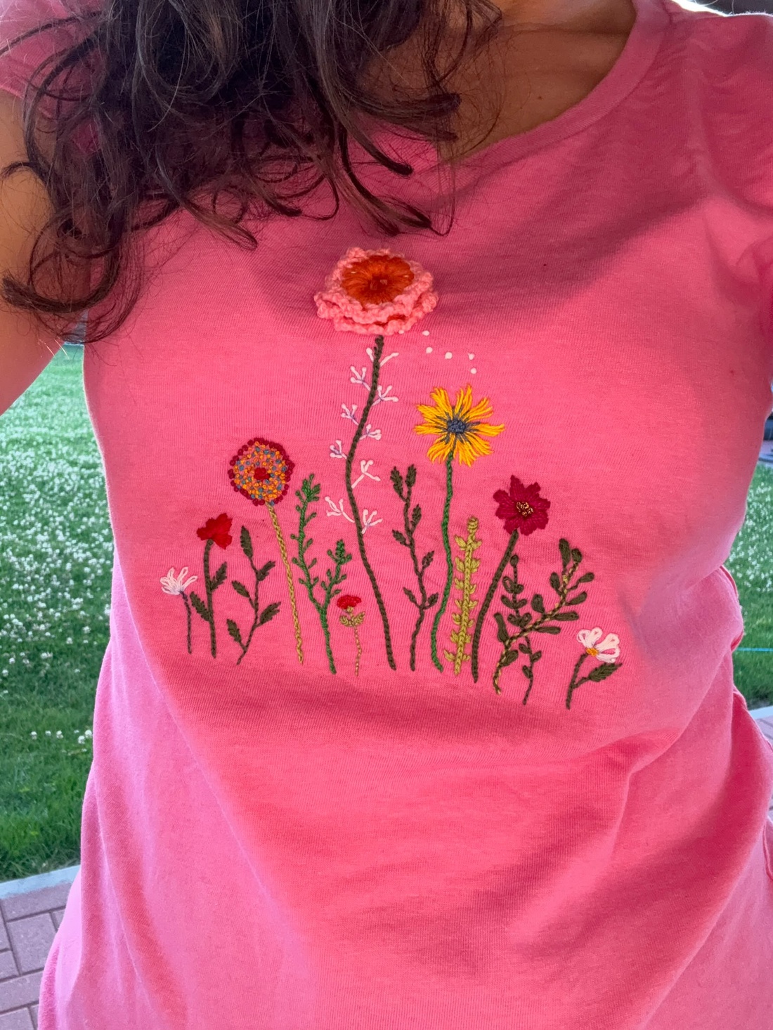 Tricou cu broderie manuala - îmbrăcăminte și modă - haine damă - tricou și top de damă - Artynos.ro