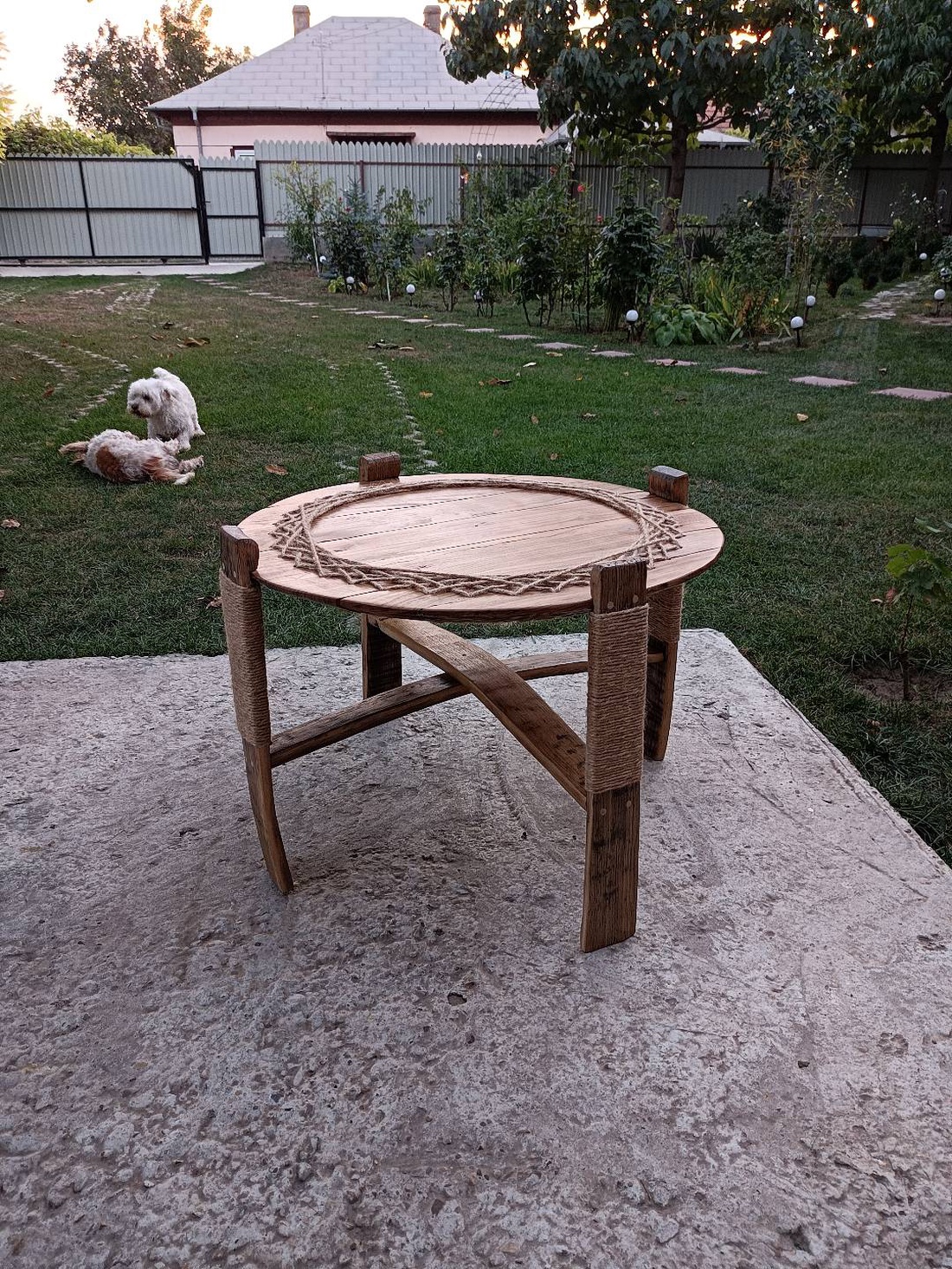 Măsuță artizanala din fund de butoi vechi recuperat - casă & stil de viață - mobilier artizanal - alt mobilier - Artynos.ro Măsuță artizanala din fund de butoi vechi recuperat - casă & stil de viață - mobilier artizanal - alt mobilier - Artynos.ro
