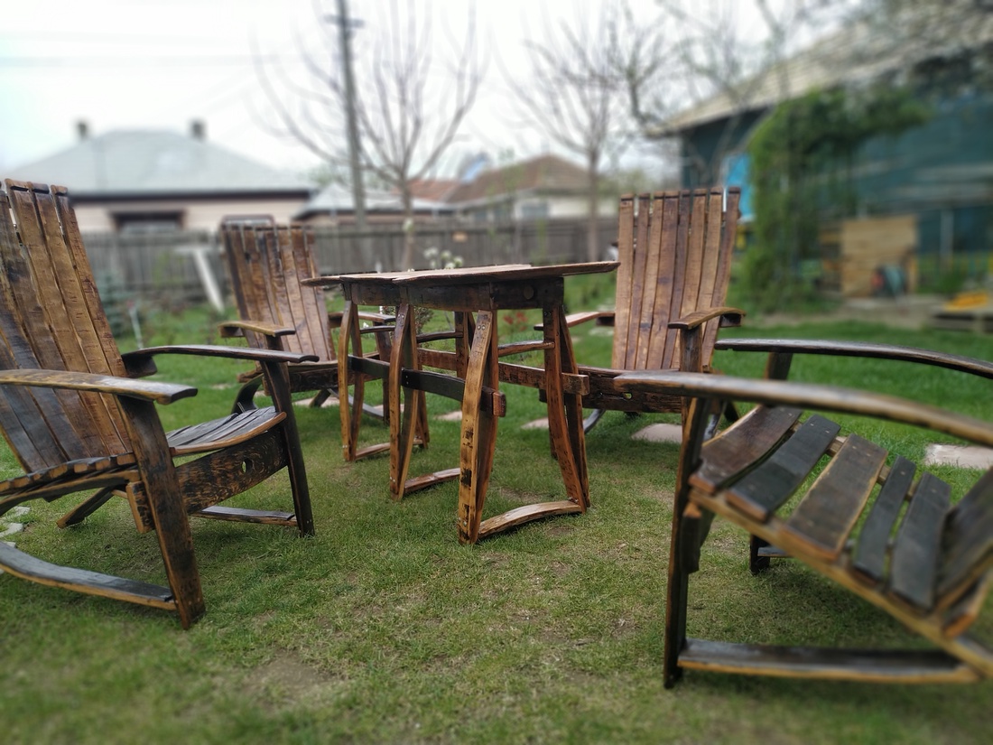 Set masă din trei funduri de butoi și patru fotolii de grădină - casă & stil de viață - accesorii pentru casă și grădină - mobilier și bănci de grădină  - Artynos.ro