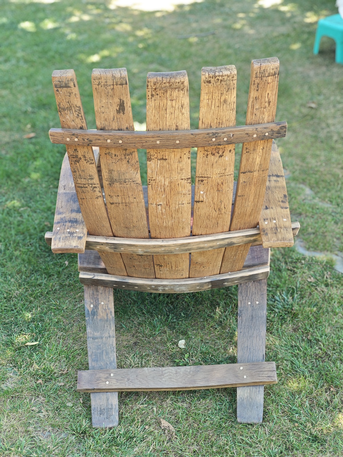 Fotoliu de grădină/terasă din doage de butoi vechi de stejar - Eleganță rustică și durabilitate - casă & stil de viață - mobilier artizanal - scaune, taburete, fotolii - Artynos.ro Fotoliu de grădină/terasă din doage de butoi vechi de stejar - Eleganță rustică și durabilitate - casă & stil de viață - mobilier artizanal - scaune, taburete, fotolii - Artynos.ro
