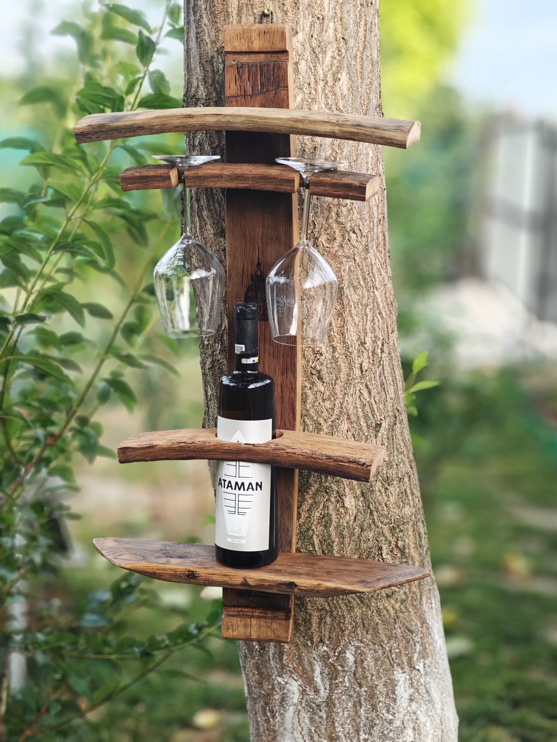 Suport pentru o sticlă cu vin și 2 pahare Eleganța Lemnului Reciclat - casă & stil de viață - accesorii pentru echipamente de bucătărie - accesorii de servire - suporturi pahare - Artynos.ro Suport pentru o sticlă cu vin și 2 pahare Eleganța Lemnului Reciclat - casă & stil de viață - accesorii pentru echipamente de bucătărie - accesorii de servire - suporturi pahare - Artynos.ro