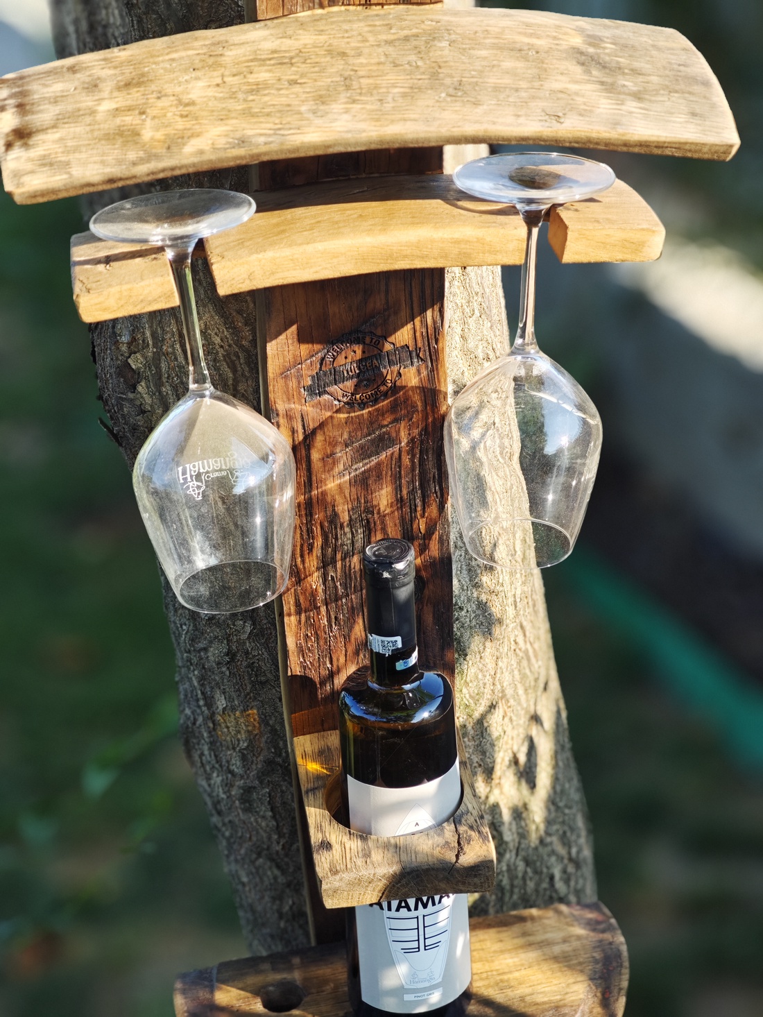 Suport pentru o sticlă cu vin și 2 pahare Eleganța Lemnului Reciclat - casă & stil de viață - accesorii pentru echipamente de bucătărie - accesorii de servire - suporturi pahare - Artynos.ro Suport pentru o sticlă cu vin și 2 pahare Eleganța Lemnului Reciclat - casă & stil de viață - accesorii pentru echipamente de bucătărie - accesorii de servire - suporturi pahare - Artynos.ro