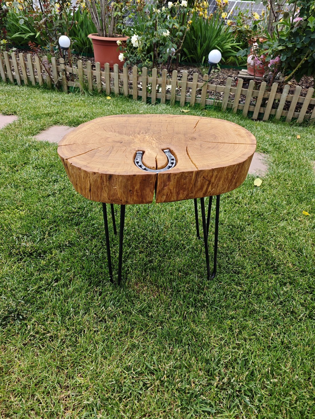 Măsuță din lemn masiv de stejar - casă & stil de viață - mobilier artizanal - mese - Artynos.ro Măsuță din lemn masiv de stejar - casă & stil de viață - mobilier artizanal - mese - Artynos.ro