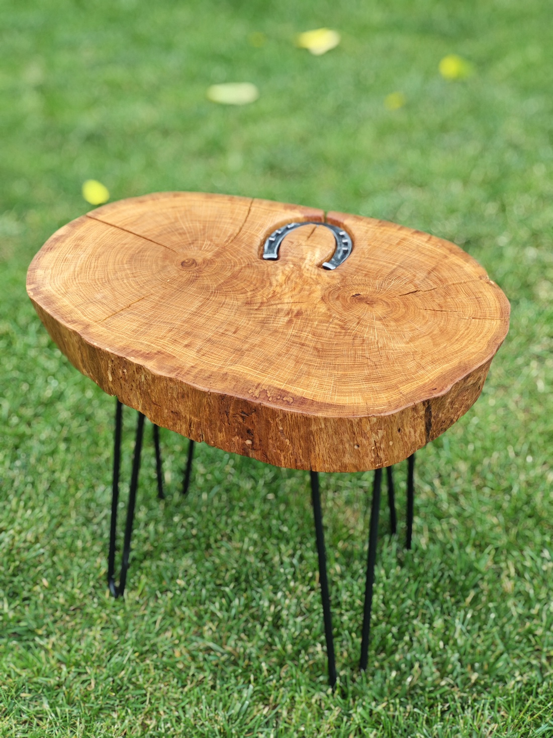 Măsuță din lemn masiv de stejar - casă & stil de viață - mobilier artizanal - mese - Artynos.ro Măsuță din lemn masiv de stejar - casă & stil de viață - mobilier artizanal - mese - Artynos.ro