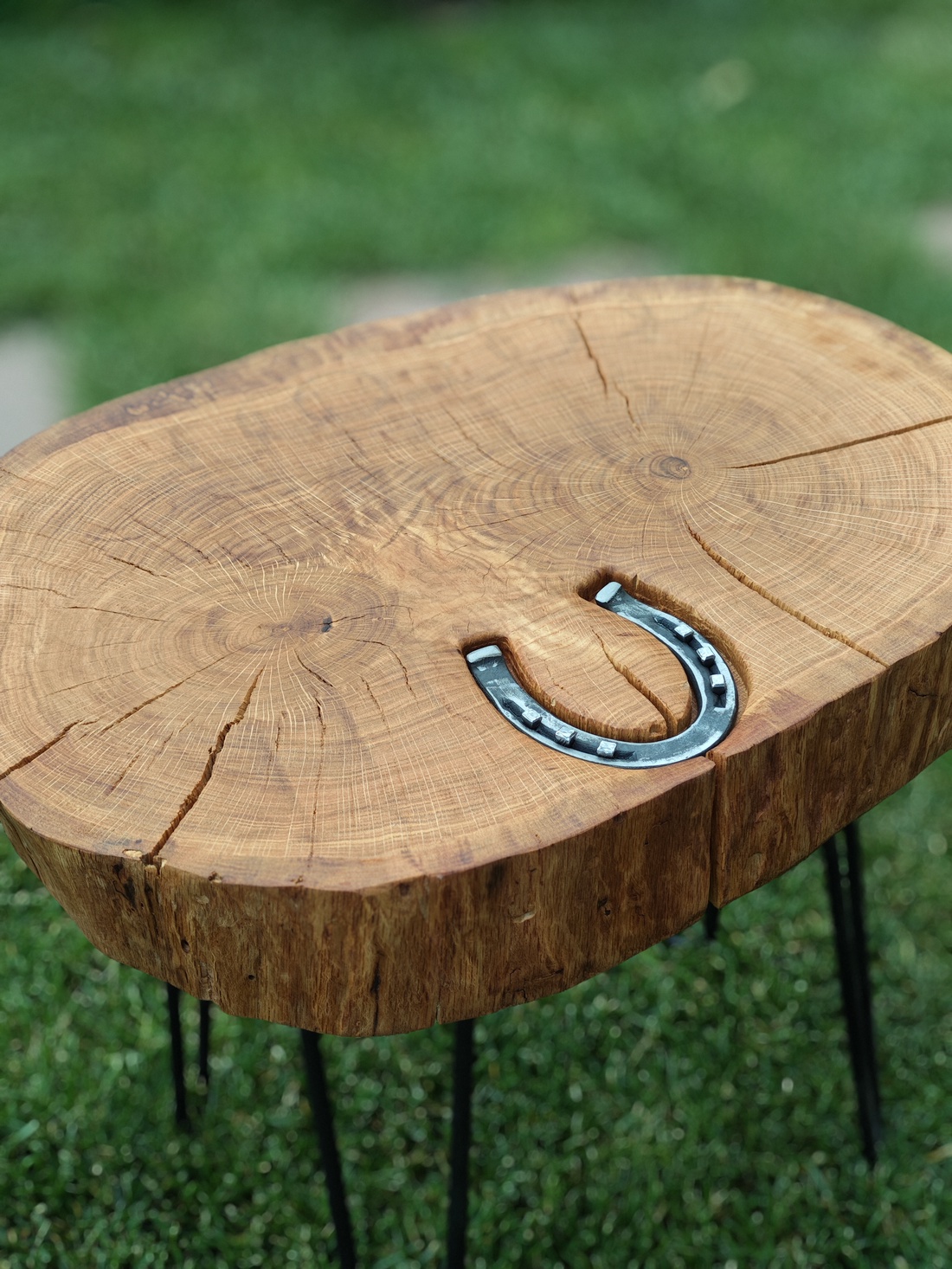 Măsuță din lemn masiv de stejar - casă & stil de viață - mobilier artizanal - mese - Artynos.ro Măsuță din lemn masiv de stejar - casă & stil de viață - mobilier artizanal - mese - Artynos.ro