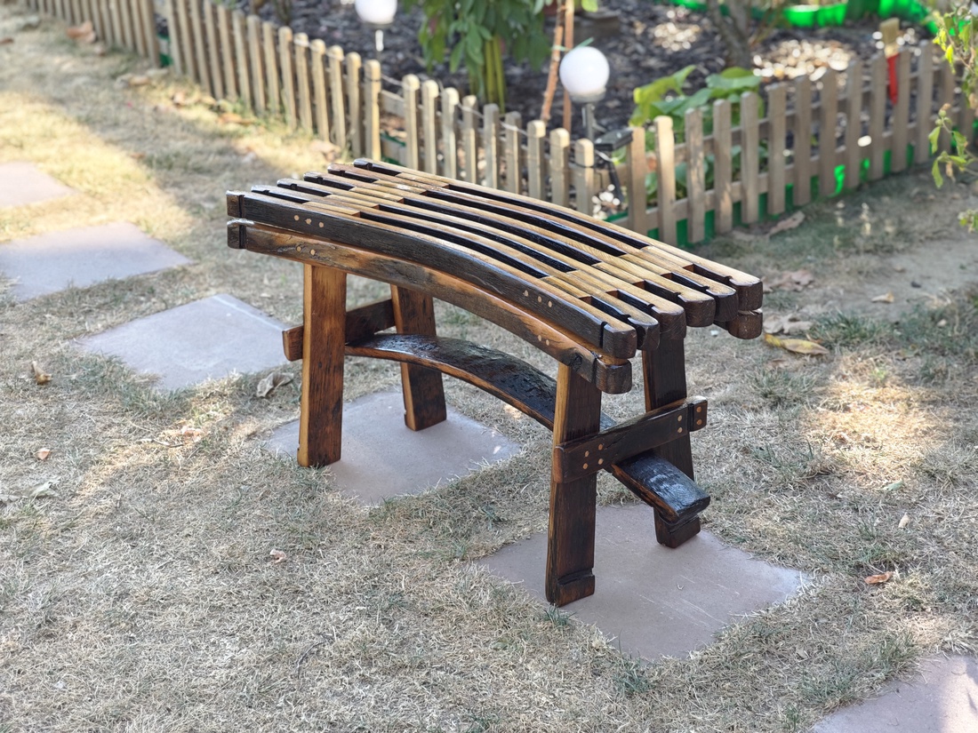Băncuță unică, realizată din doage de butoi de stejar recuperat - casă & stil de viață - mobilier artizanal - bănci, bancă cu depozitare - Artynos.ro Băncuță unică, realizată din doage de butoi de stejar recuperat - casă & stil de viață - mobilier artizanal - bănci, bancă cu depozitare - Artynos.ro