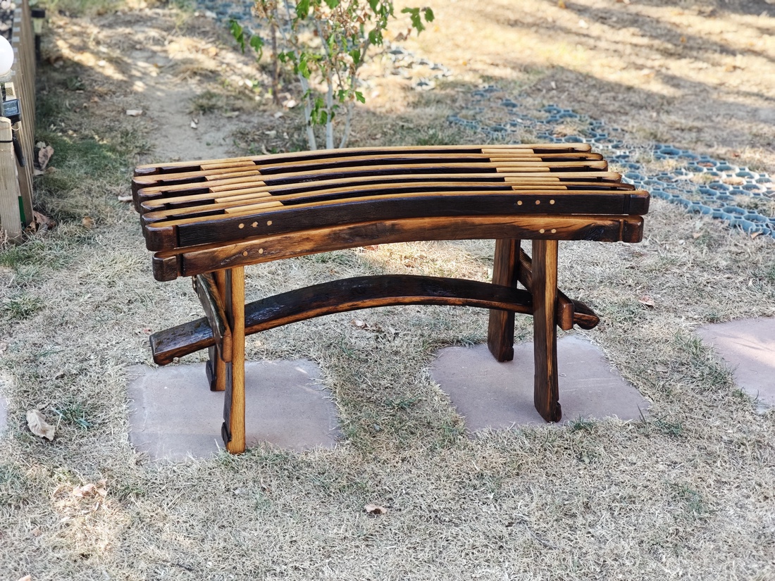 Băncuță unică, realizată din doage de butoi de stejar recuperat - casă & stil de viață - mobilier artizanal - bănci, bancă cu depozitare - Artynos.ro Băncuță unică, realizată din doage de butoi de stejar recuperat - casă & stil de viață - mobilier artizanal - bănci, bancă cu depozitare - Artynos.ro