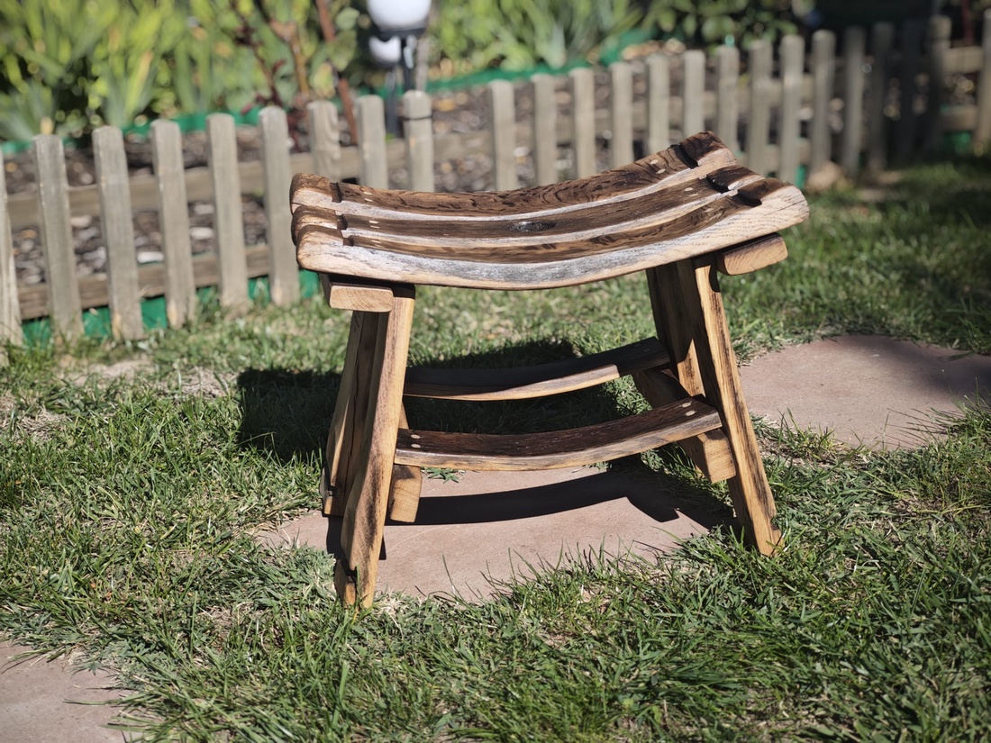 Scăunel din doage de butoi recuperat - casă & stil de viață - mobilier artizanal - scaune - Artynos.ro