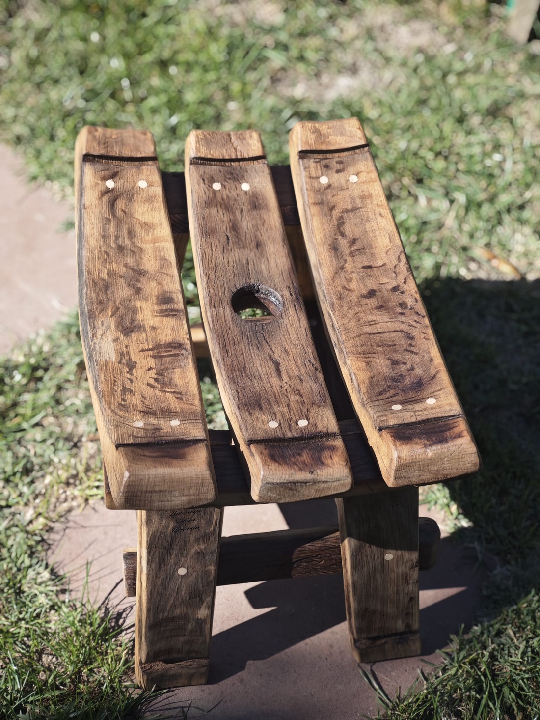 Scăunel din doage de butoi recuperat - casă & stil de viață - mobilier artizanal - scaune - Artynos.ro