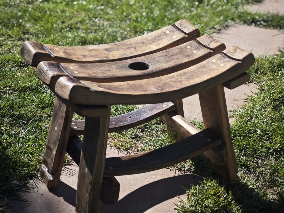 Scăunel din doage de butoi recuperat - casă & stil de viață - mobilier artizanal - scaune - Artynos.ro