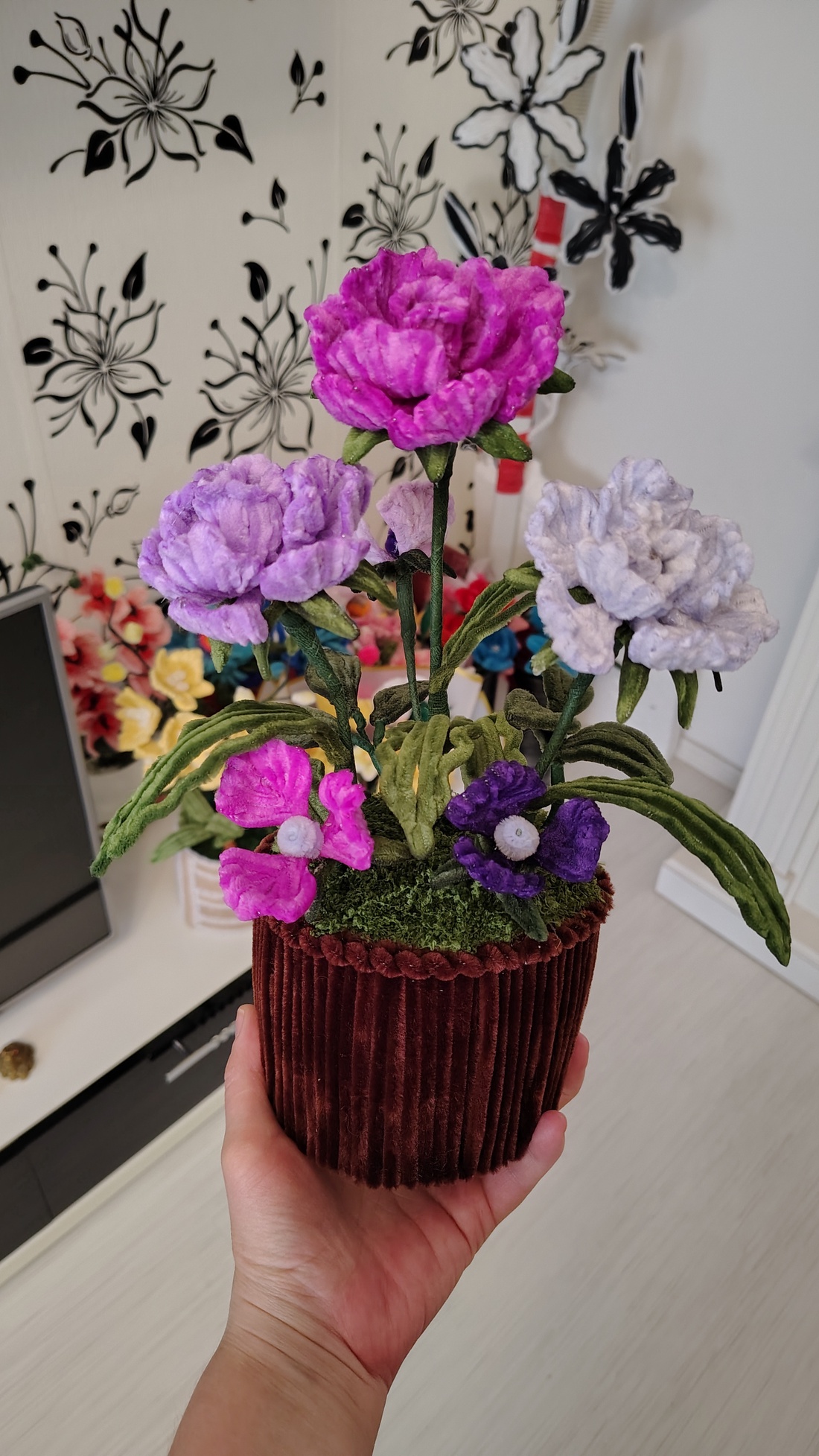Ghiveci ornament trandafiri mov din sârmă plușată! - casă & stil de viață - decorațiuni de casă - accesorii florale - buchete de flori - Artynos.ro