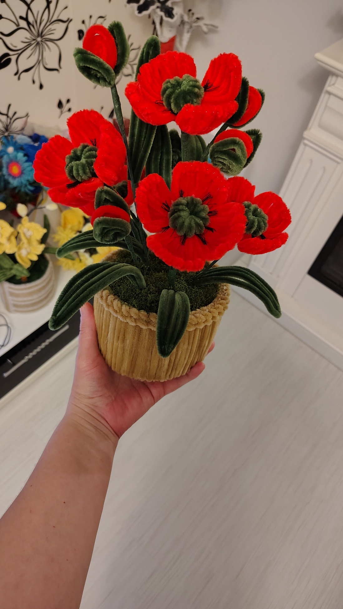 Ghiveci ornament maci rosii din sârmă plușată! - casă & stil de viață - decorațiuni de casă - accesorii florale - ghiveci de plante - Artynos.ro