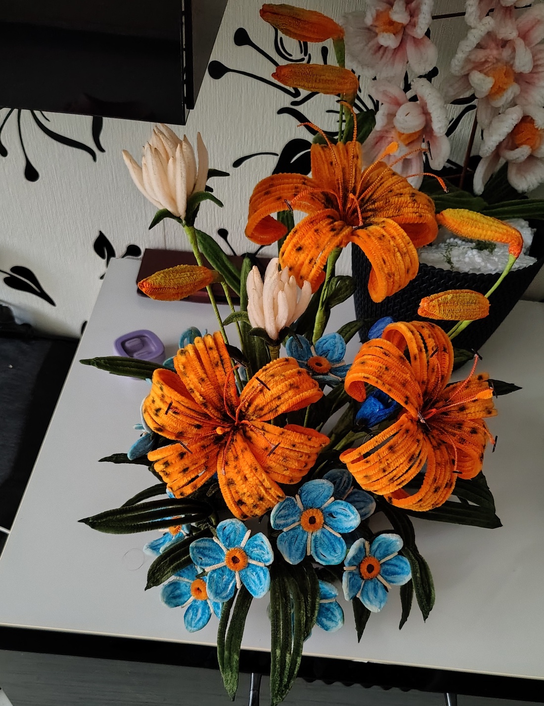 Aranjament floral superb crini - casă & stil de viață - decorațiuni de casă - accesorii florale - vaze - Artynos.ro