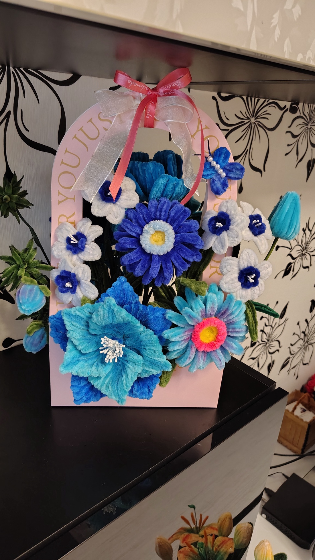 Aranjament floral din sârmă plușată  - casă & stil de viață - decorațiuni de casă - accesorii florale - buchete de flori - Artynos.ro