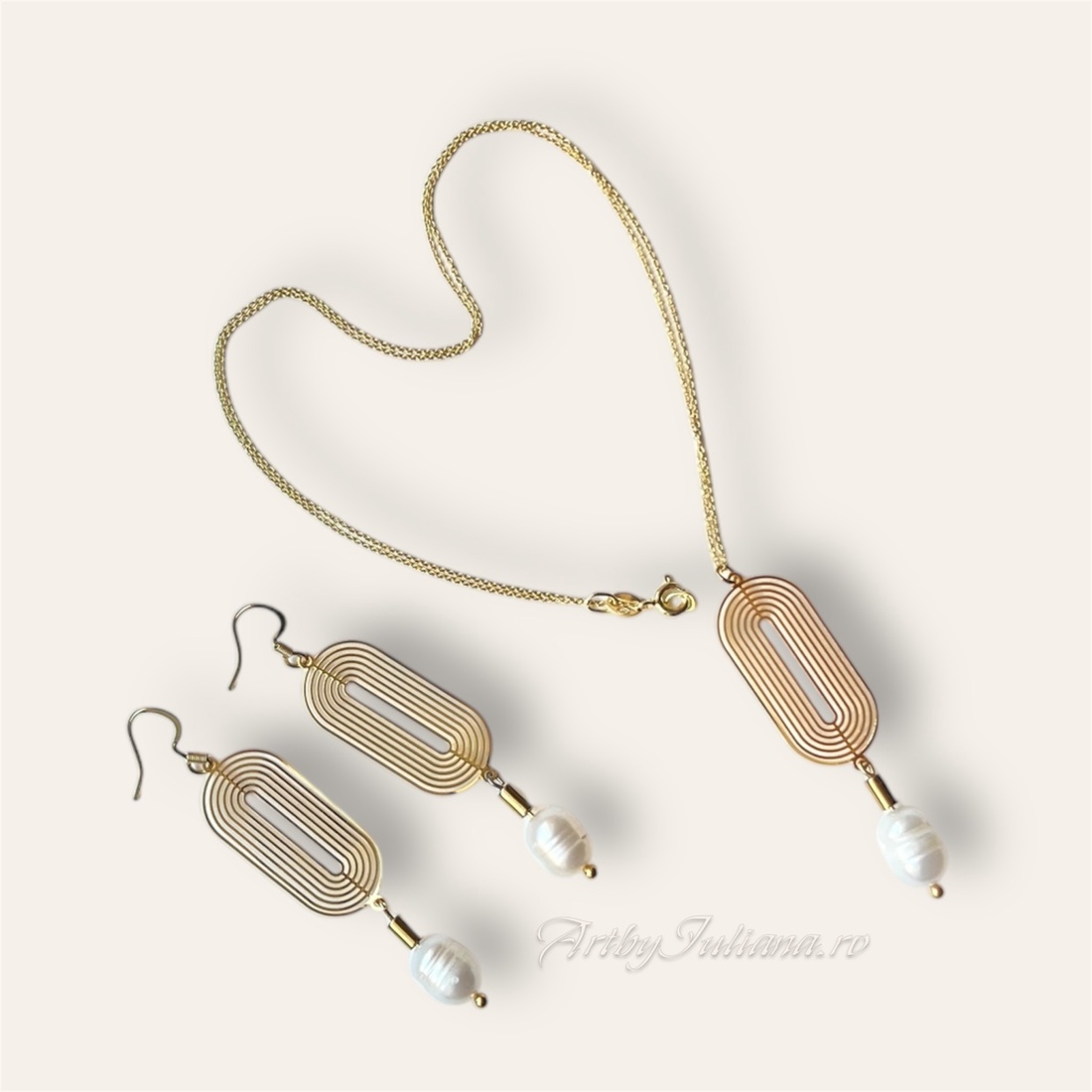 Set colier și cercei Perle elegante - bijuterii - seturi de bijuterii - Artynos.ro Set colier și cercei Perle elegante - bijuterii - seturi de bijuterii - Artynos.ro