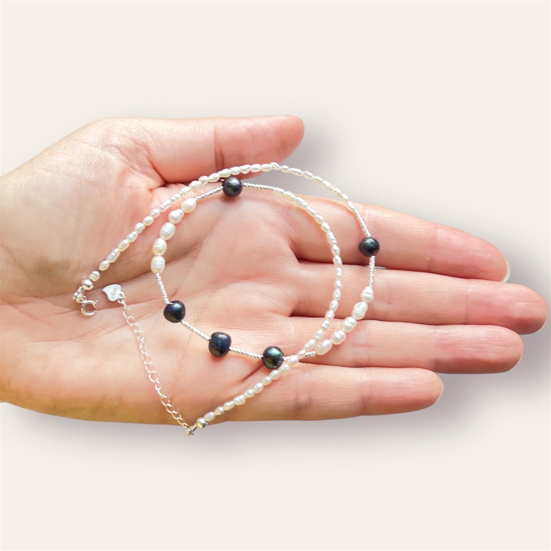 Set handmade cu argint 925 si perle Atingere ușoară - bijuterii - seturi de bijuterii - Artynos.ro Set handmade cu argint 925 si perle Atingere ușoară - bijuterii - seturi de bijuterii - Artynos.ro