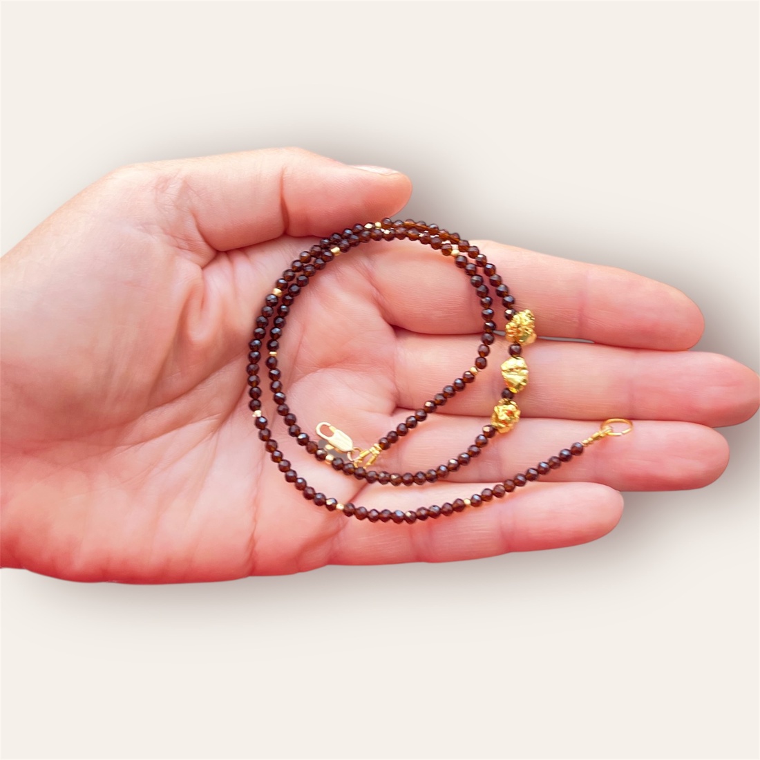 Colier handmade cu pietre semiprețioase Comoara piraților - bijuterii - coliere - coliere din mărgele - Artynos.ro Colier handmade cu pietre semiprețioase Comoara piraților - bijuterii - coliere - coliere din mărgele - Artynos.ro