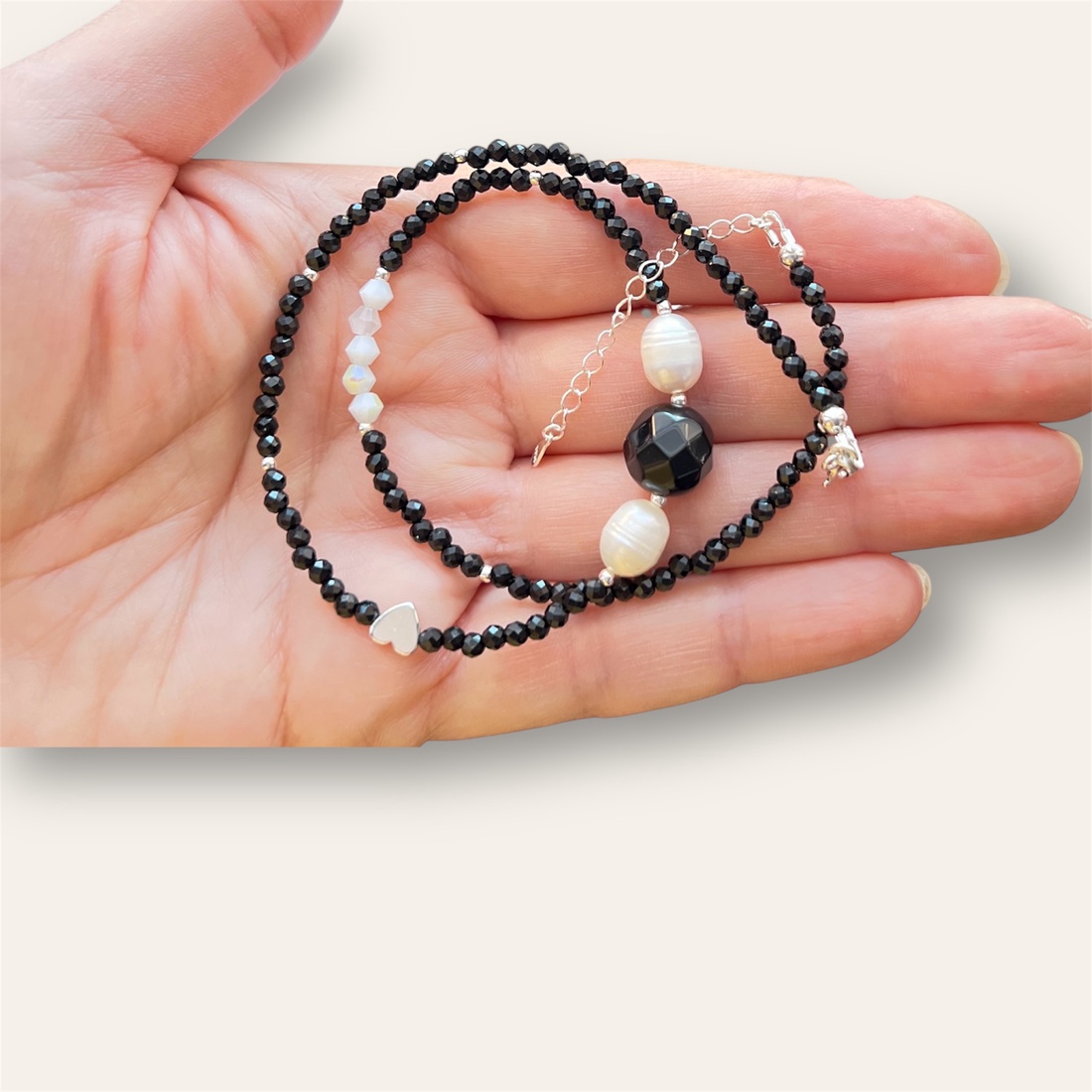 Colier handmade argint și pietre semiprețioase Fantezie monocrom - bijuterii - coliere - coliere din mărgele - Artynos.ro Colier handmade argint și pietre semiprețioase Fantezie monocrom - bijuterii - coliere - coliere din mărgele - Artynos.ro