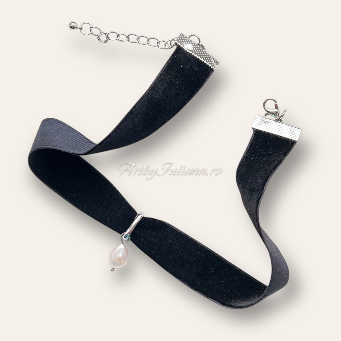 Choker catifea neagra, argint și perlă roz - bijuterii - coliere - chockere - Artynos.ro