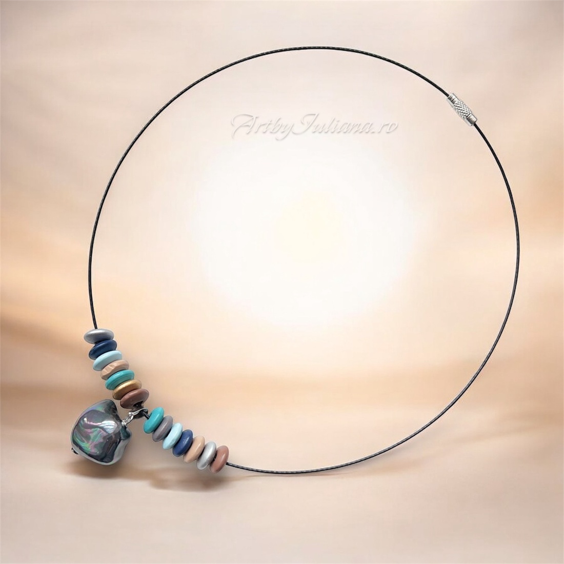 Colier handmade cu lemn și sidef Culorile mării - bijuterii - coliere - coliere din mărgele - Artynos.ro