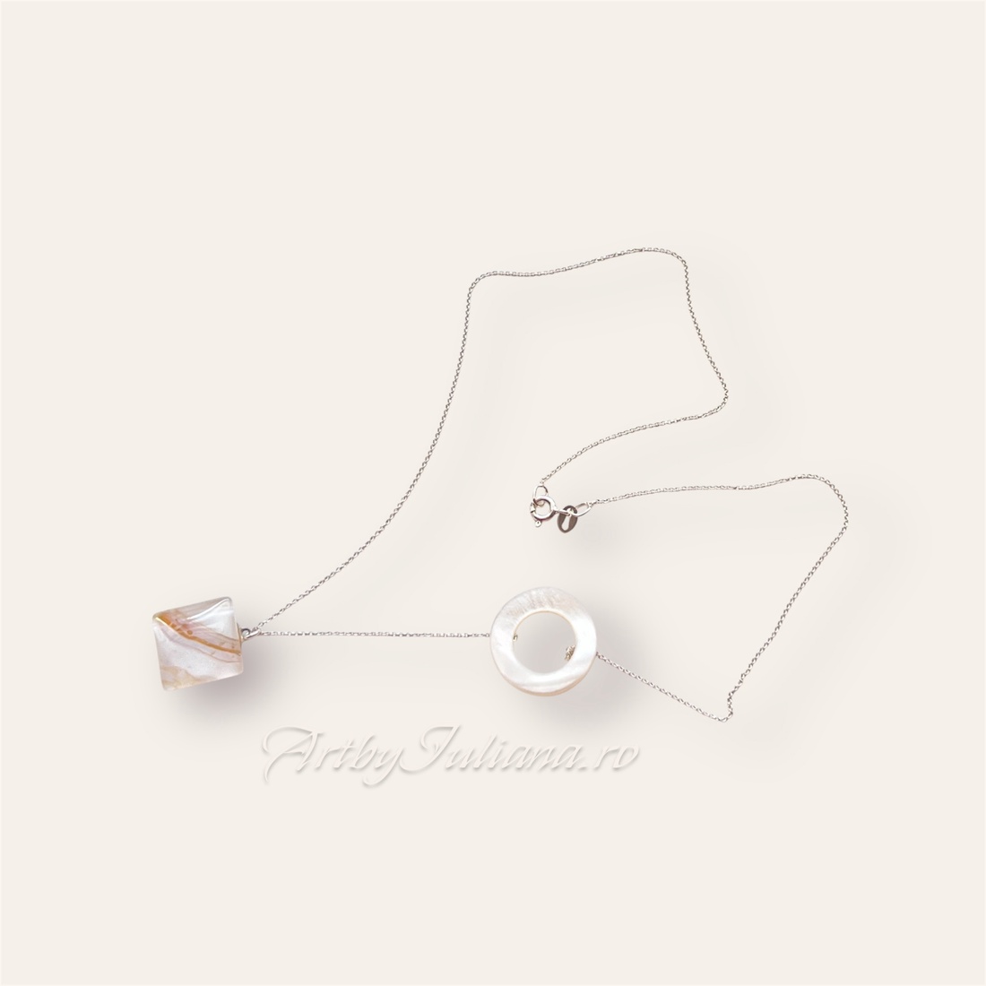 Set pandantiv sticlă pictată manual, cerc sidef și lănțișor argint - bijuterii - coliere - coliere din argint - Artynos.ro