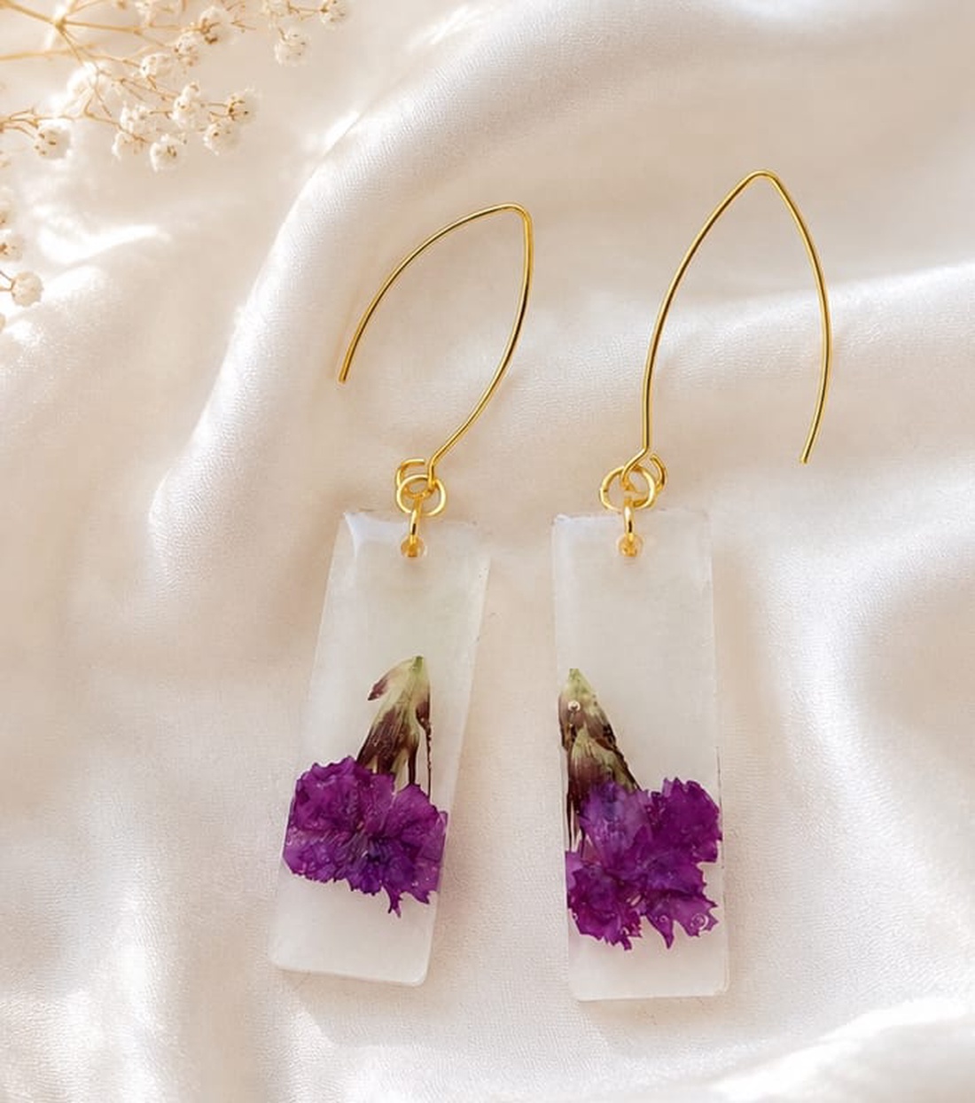Cercei cu flori violet - bijuterii - cercei - cercei din rășină - Artynos.ro