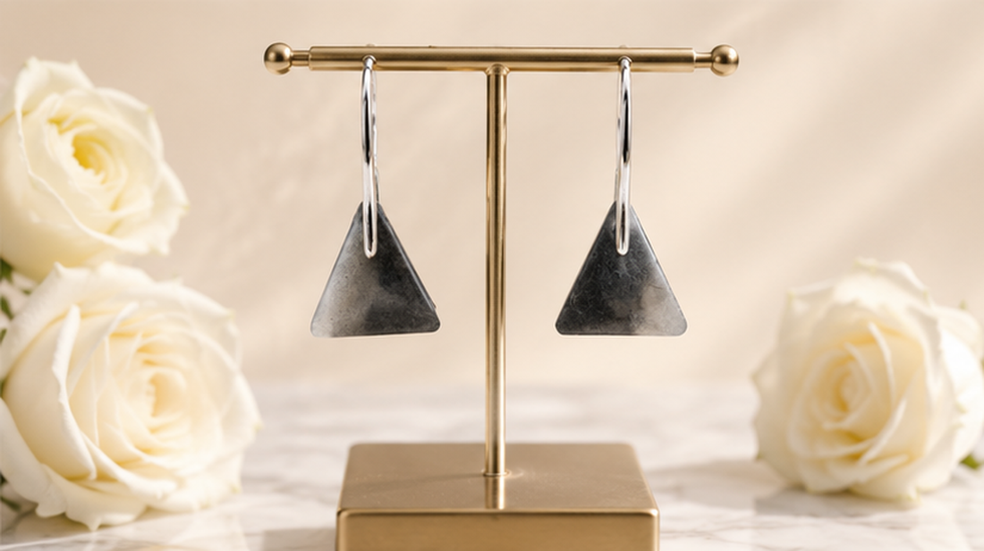 Cercei alb negru din rășină - bijuterii - cercei - cercei din rășină - Artynos.ro