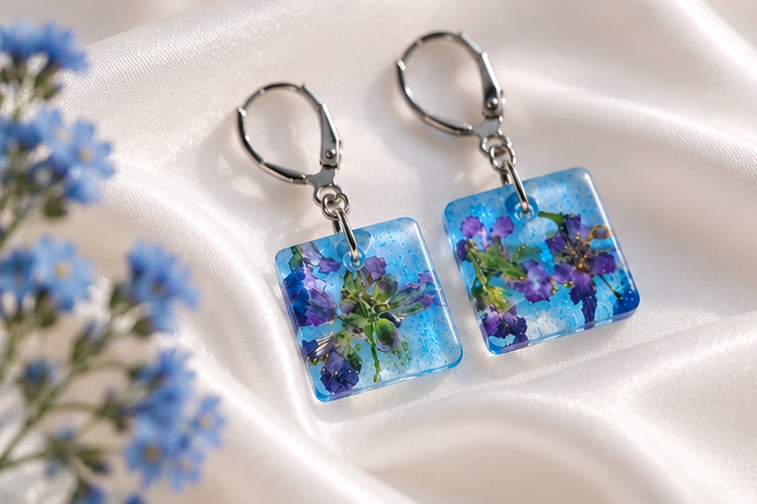 Cercei cu floricele violet - bijuterii - cercei - cercei din rășină - Artynos.ro