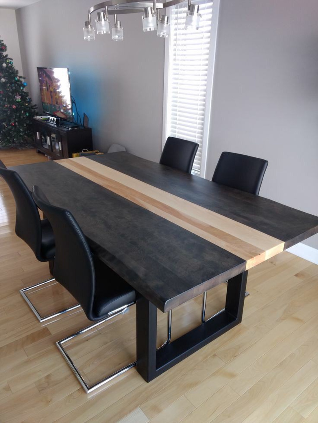 Masă din lemn masiv - casă & stil de viață - mobilier artizanal - mese - Artynos.ro Masă din lemn masiv - casă & stil de viață - mobilier artizanal - mese - Artynos.ro
