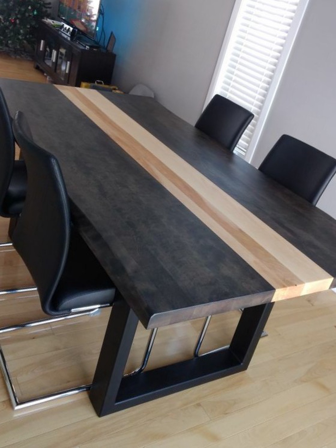 Masă din lemn masiv - casă & stil de viață - mobilier artizanal - mese - Artynos.ro Masă din lemn masiv - casă & stil de viață - mobilier artizanal - mese - Artynos.ro