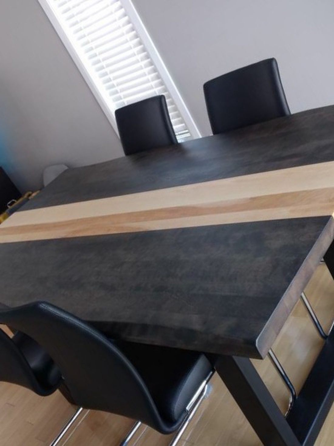 Masă din lemn masiv - casă & stil de viață - mobilier artizanal - mese - Artynos.ro Masă din lemn masiv - casă & stil de viață - mobilier artizanal - mese - Artynos.ro