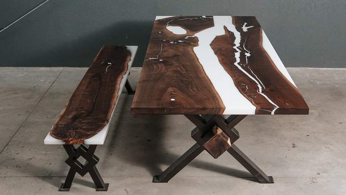 Masă din lemn de nuc cu rășină epoxy - casă & stil de viață - mobilier artizanal - mese - Artynos.ro Masă din lemn de nuc cu rășină epoxy - casă & stil de viață - mobilier artizanal - mese - Artynos.ro