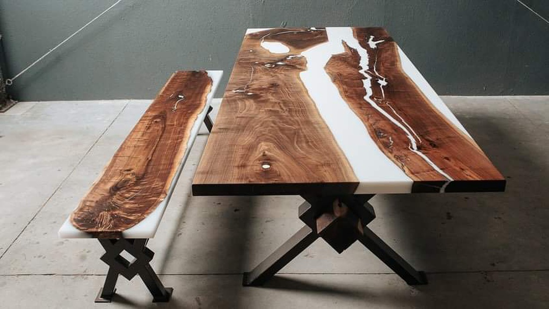 Masă din lemn de nuc cu rășină epoxy - casă & stil de viață - mobilier artizanal - mese - Artynos.ro Masă din lemn de nuc cu rășină epoxy - casă & stil de viață - mobilier artizanal - mese - Artynos.ro