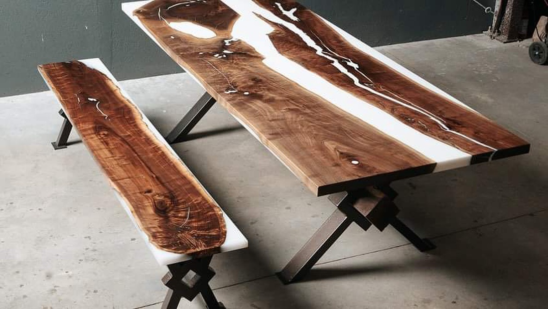Masă din lemn de nuc cu rășină epoxy - casă & stil de viață - mobilier artizanal - mese - Artynos.ro Masă din lemn de nuc cu rășină epoxy - casă & stil de viață - mobilier artizanal - mese - Artynos.ro