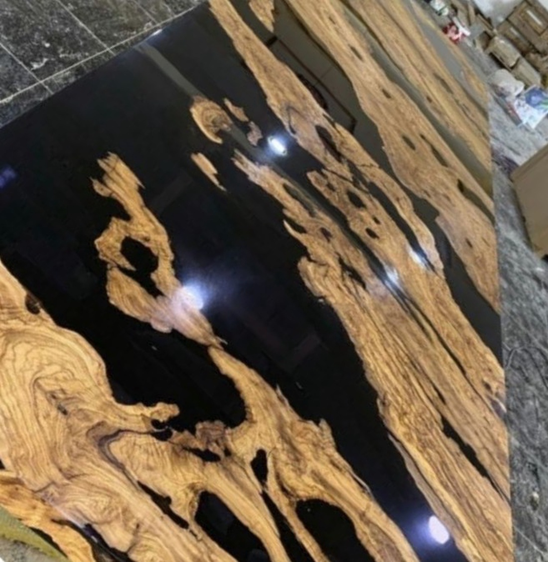 Masă din lemn de măslin cu rășină epoxy  - casă & stil de viață - mobilier artizanal - mese - Artynos.ro